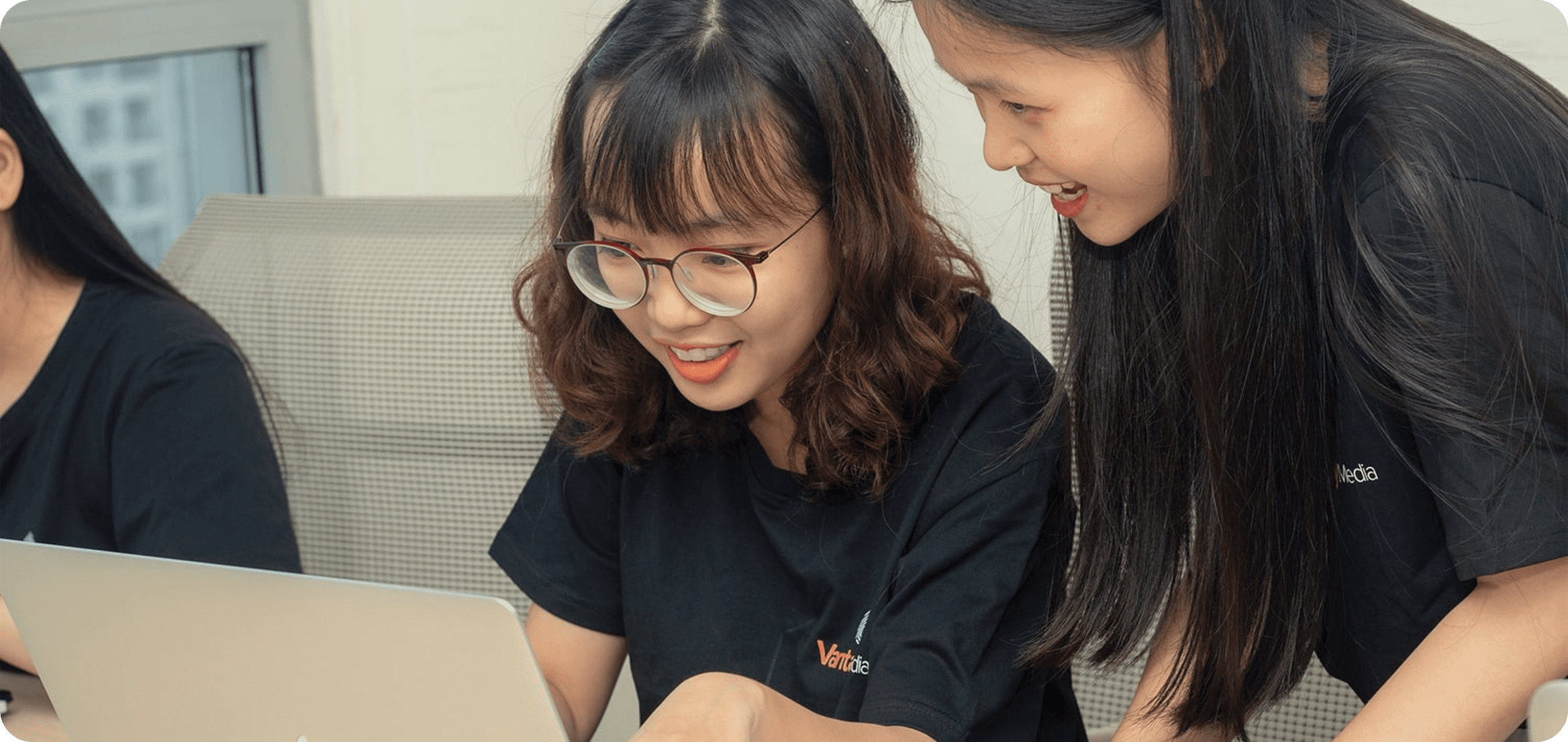 Teamwork in an office setting